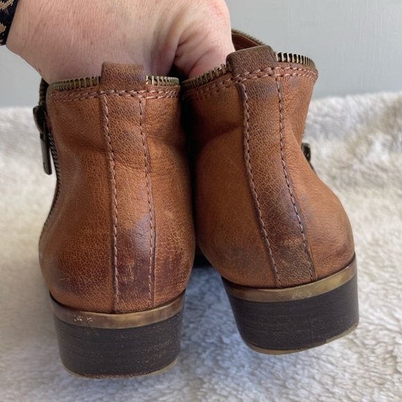 Lucky Brand Bartalino distressed leather zipper ankle booties - Picture 6 of 11